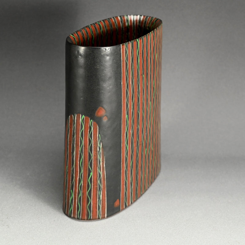 Fabulous Black & Red Vase ー 森野 泰明 "黒銹線文 花器"
