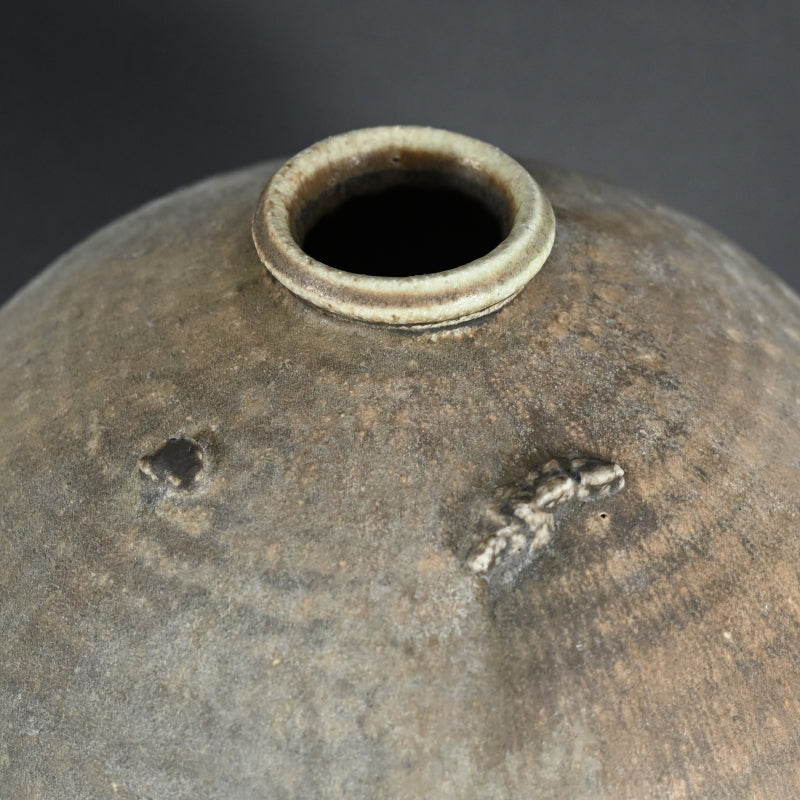 Ujoyaki Natural Ash Glaze Vase ー今井 理佳 "自然釉 壺" 銘 老瀑