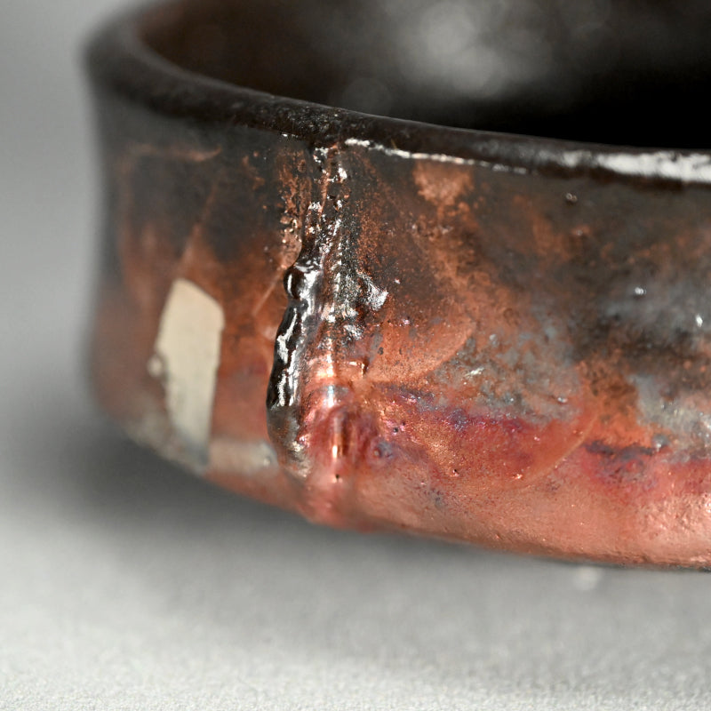 Singular Black Raku Hira-Chawan Tea Bowl ー橋本 知成 “楽焼窯変平茶碗”