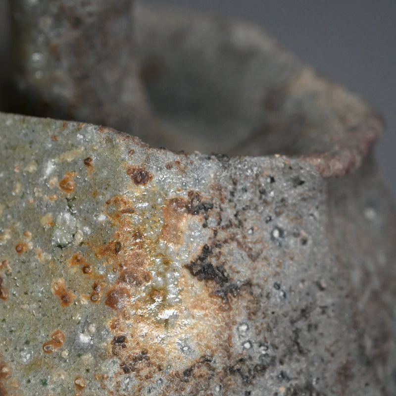 Classic Bizen Ceramic Vase ー隠崎 隆一