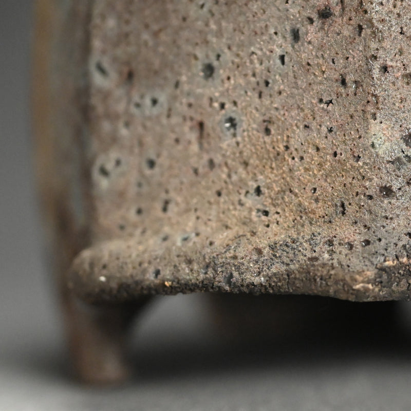 Classic Bizen Ceramic Vase ー隠崎 隆一