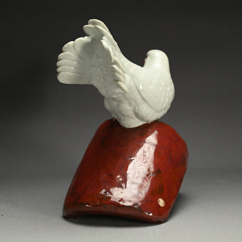 Pigeon Okimono ー中村 秋塘 "古瓦に鳩置物"