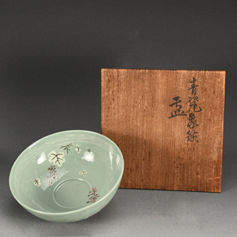 Imperial Artisan Suwa Sozan I Celadon Bowl, Grapes ー初代 諏訪 蘇山 "青瓷象嵌 盂"