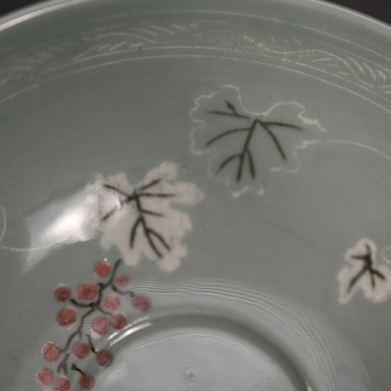 Imperial Artisan Suwa Sozan I Celadon Bowl, Grapes ー初代 諏訪 蘇山 "青瓷象嵌 盂"