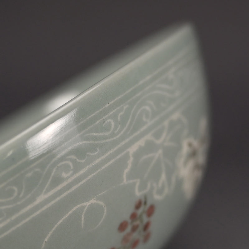 Imperial Artisan Suwa Sozan I Celadon Bowl, Grapes ー初代 諏訪 蘇山 "青瓷象嵌 盂"
