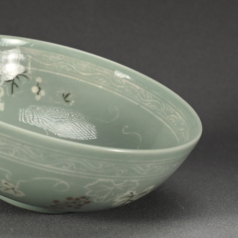 Imperial Artisan Suwa Sozan I Celadon Bowl, Grapes ー初代 諏訪 蘇山 "青瓷象嵌 盂"