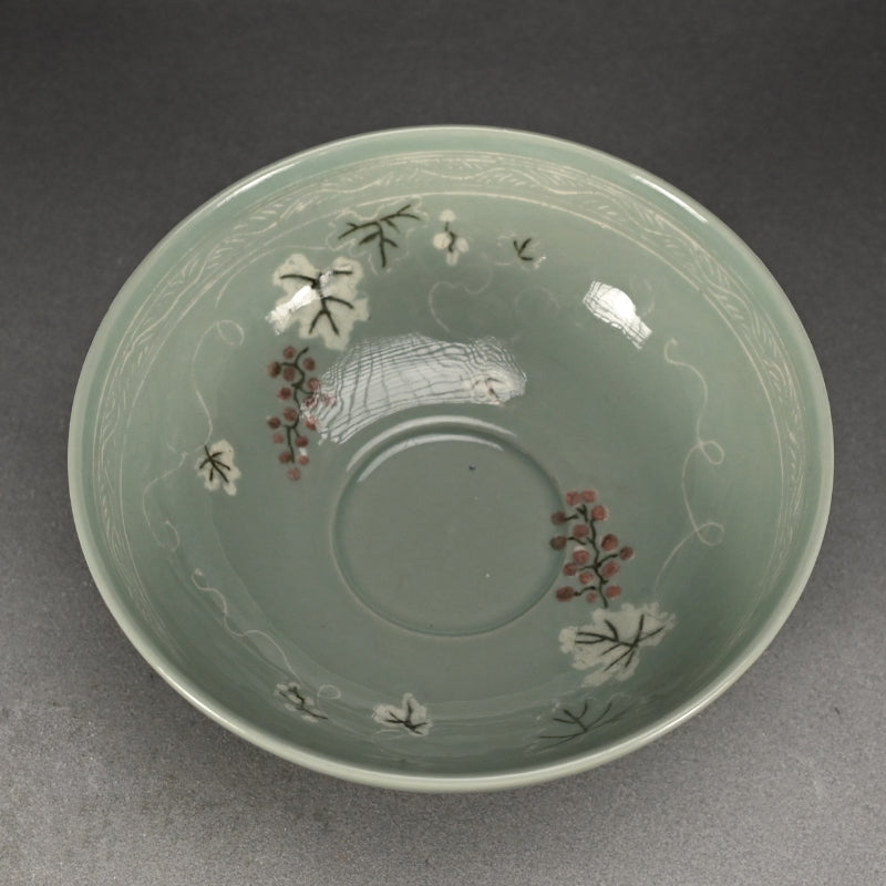 Imperial Artisan Suwa Sozan I Celadon Bowl, Grapes ー初代 諏訪 蘇山 "青瓷象嵌 盂"