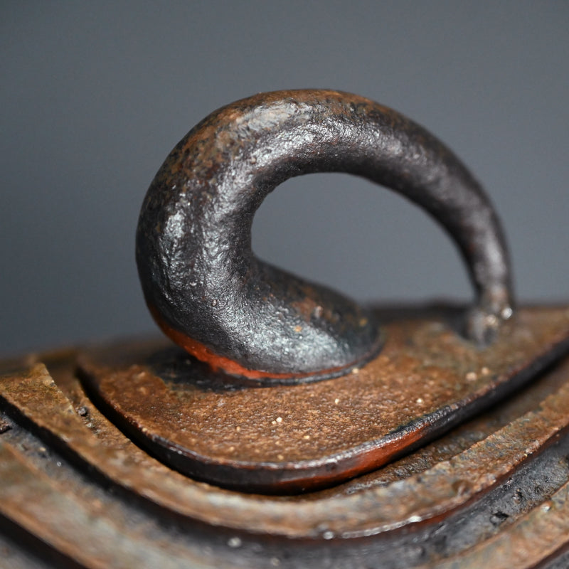 Spectacular Bizen Hanaire ー小西 陶蔵 "備前蓋付花入 流"