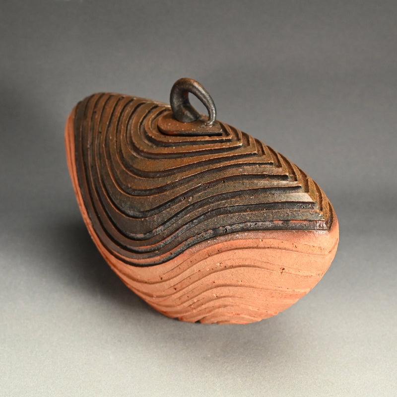 Spectacular Bizen Hanaire ー小西 陶蔵 "備前蓋付花入 流"