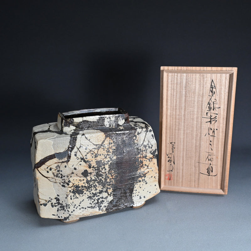 Spectacular Large Tsubo Vase ー三宅 洋司 "金銀彩桜文扁壺"