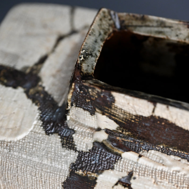 Spectacular Large Tsubo Vase ー三宅 洋司 "金銀彩桜文扁壺"