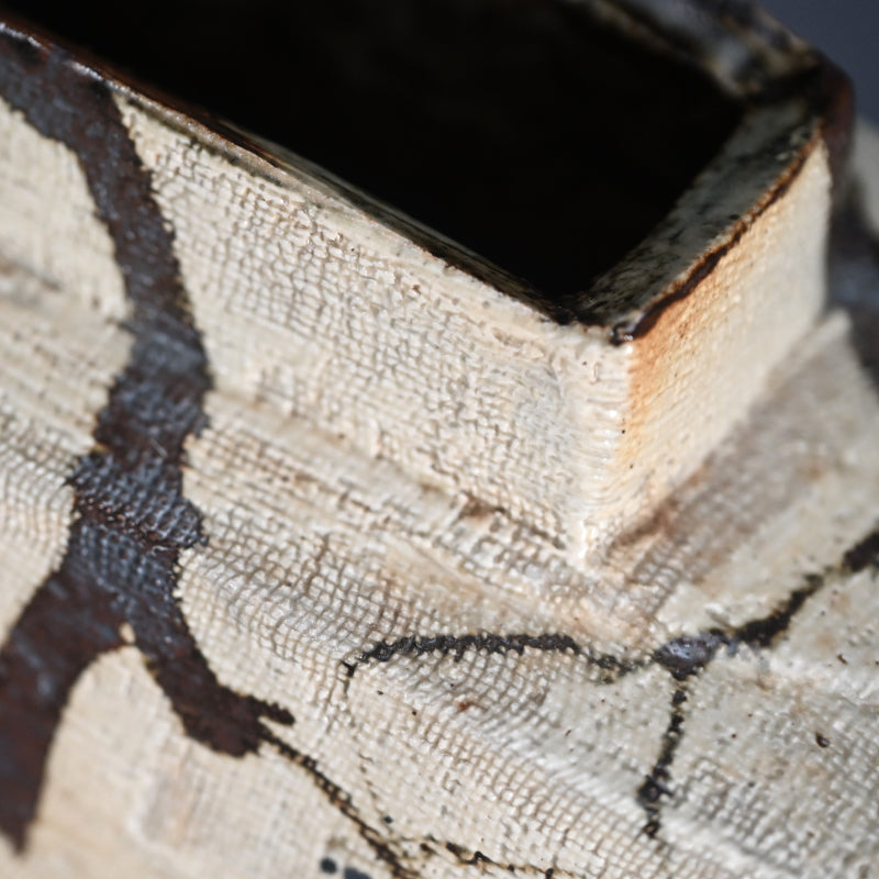 Spectacular Large Tsubo Vase ー三宅 洋司 "金銀彩桜文扁壺"