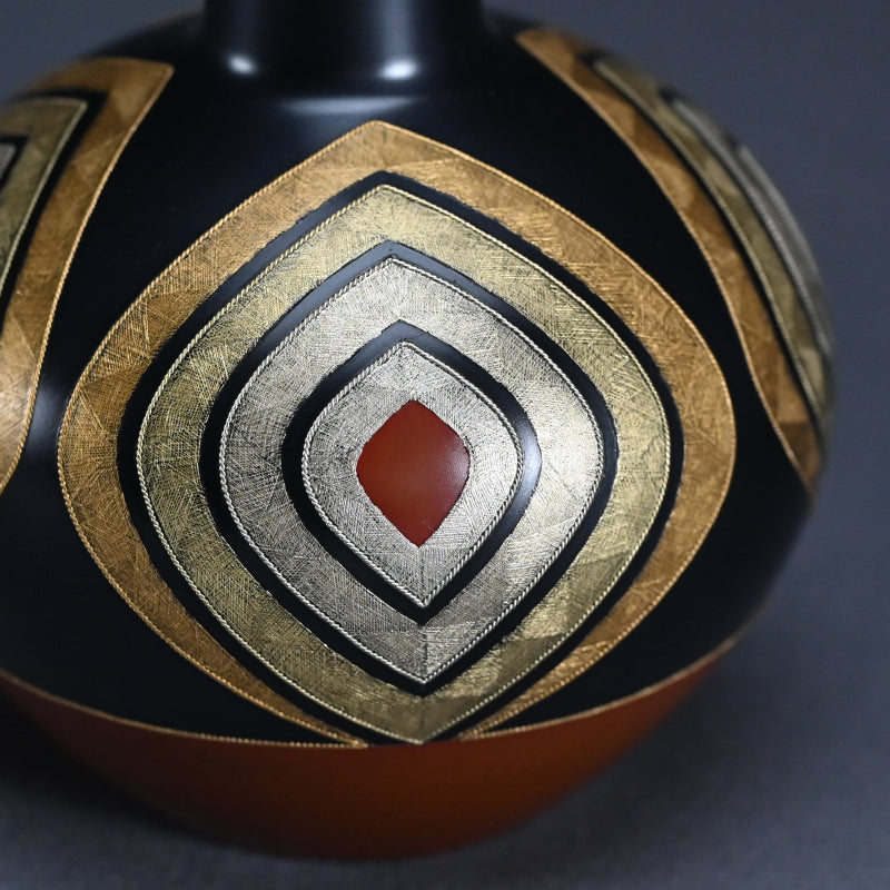 Silver Inlay Tsubo ー鹿島 和生 "布目象嵌金彩飾壺"