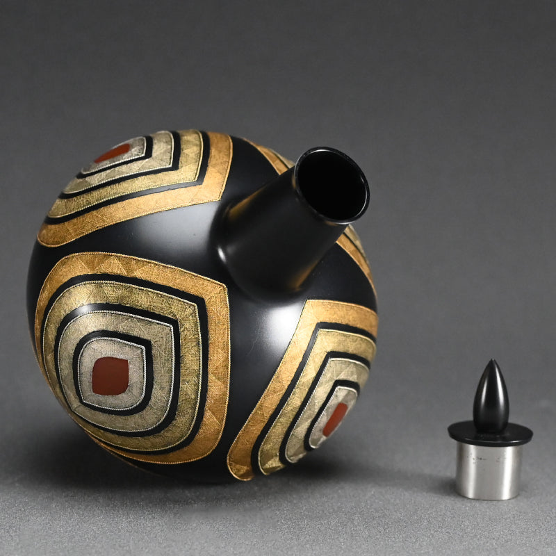 Silver Inlay Tsubo ー鹿島 和生 "布目象嵌金彩飾壺"