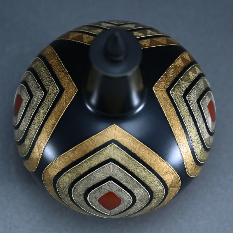 Silver Inlay Tsubo ー鹿島 和生 "布目象嵌金彩飾壺"