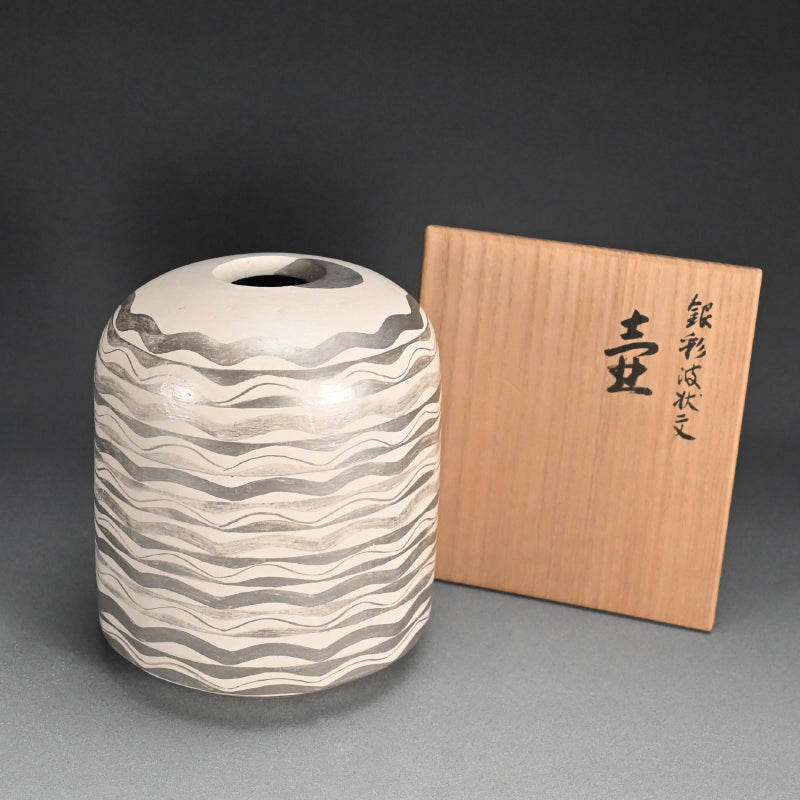 Silver Waved Vase ー森野 泰明 “銀彩波状文壺”