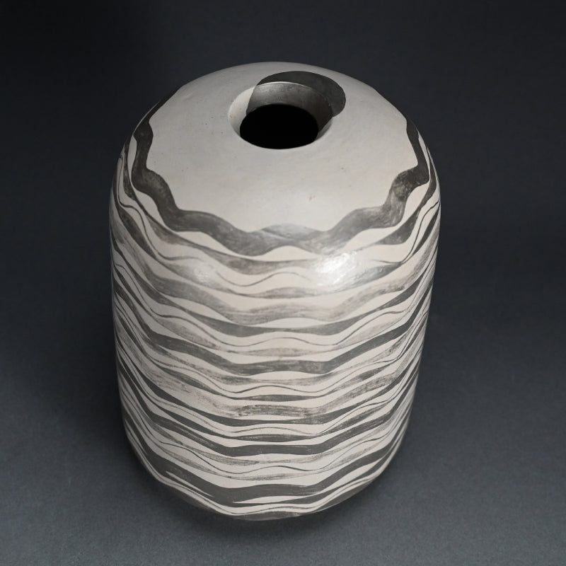 Silver Waved Vase ー森野 泰明 “銀彩波状文壺”