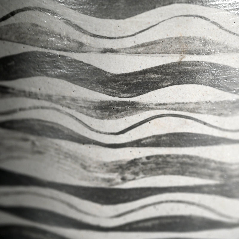 Silver Waved Vase ー森野 泰明 “銀彩波状文壺”