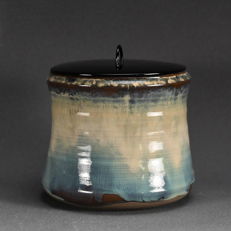 Exquisite Takatori Muzusashi ー亀井 味楽 “高取別作 白釉竹節水指“