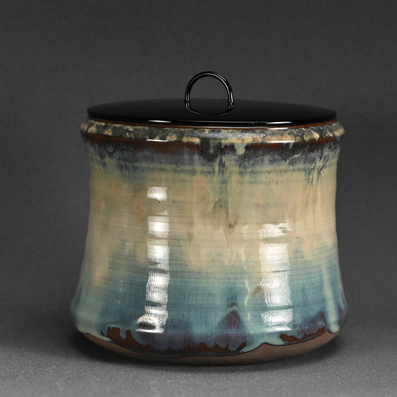 Exquisite Takatori Muzusashi ー亀井 味楽 “高取別作 白釉竹節水指“