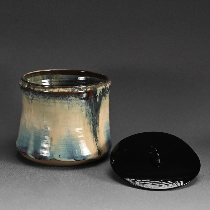 Exquisite Takatori Muzusashi ー亀井 味楽 “高取別作 白釉竹節水指“