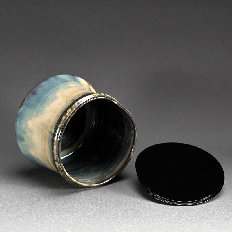 Exquisite Takatori Muzusashi ー亀井 味楽 “高取別作 白釉竹節水指“