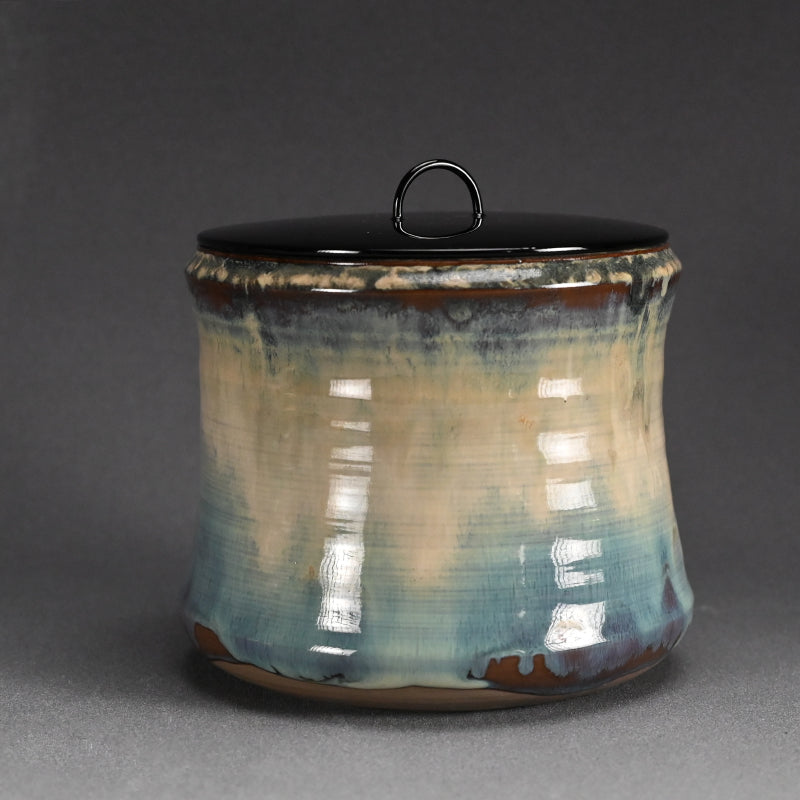 Exquisite Takatori Muzusashi ー亀井 味楽 “高取別作 白釉竹節水指“