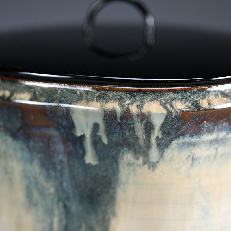 Exquisite Takatori Muzusashi ー亀井 味楽 “高取別作 白釉竹節水指“