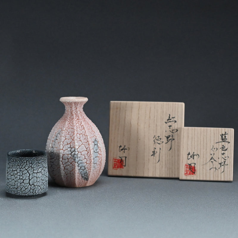 Shino Tokkuri and Ai-iro Shino Guinomi ー酒井 博司 "紅志野徳利", "藍色志野ぐい呑み"