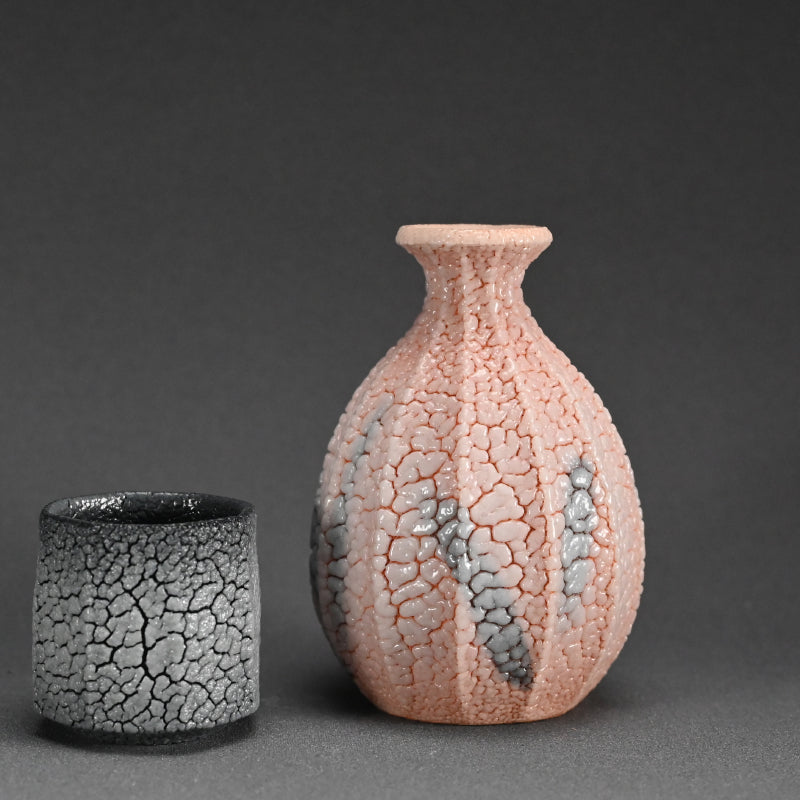 Shino Tokkuri and Ai-iro Shino Guinomi ー酒井 博司 "紅志野徳利", "藍色志野ぐい呑み"