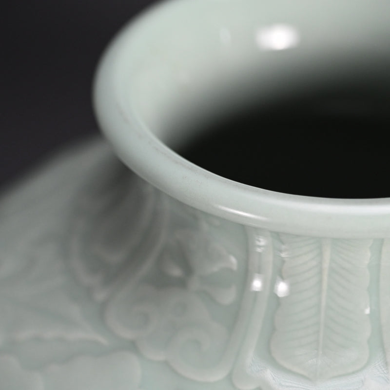 Huge Celadon Vase ー宮永 東山 "青瓷古代紋 花瓶"