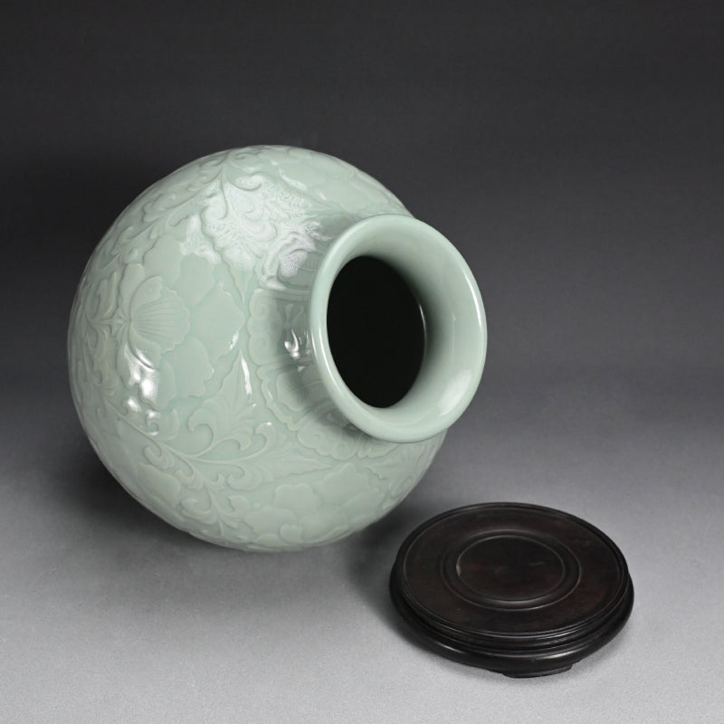 Huge Celadon Vase ー宮永 東山 "青瓷古代紋 花瓶"