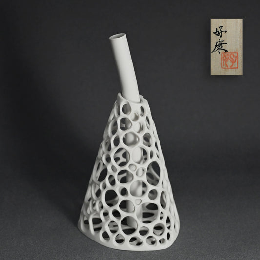 Contemporary Porcelain “Skeletal Work Vase” ー加藤 好康
