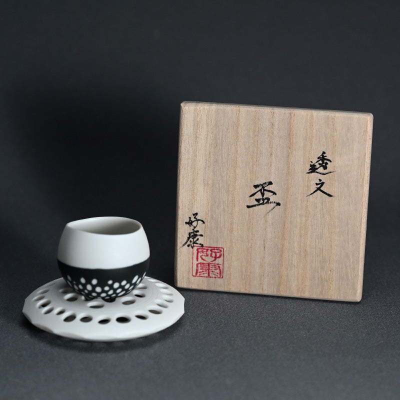 Sake Cup with Skeletal Pillow ー加藤 好康 “透文 盃”