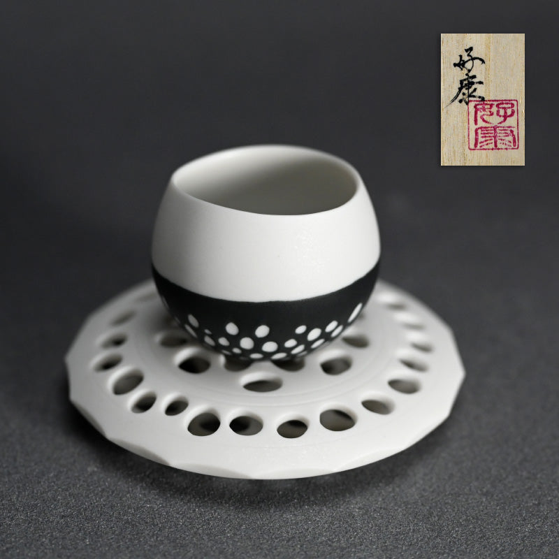 Sake Cup with Skeletal Pillow ー加藤 好康 “透文 盃”