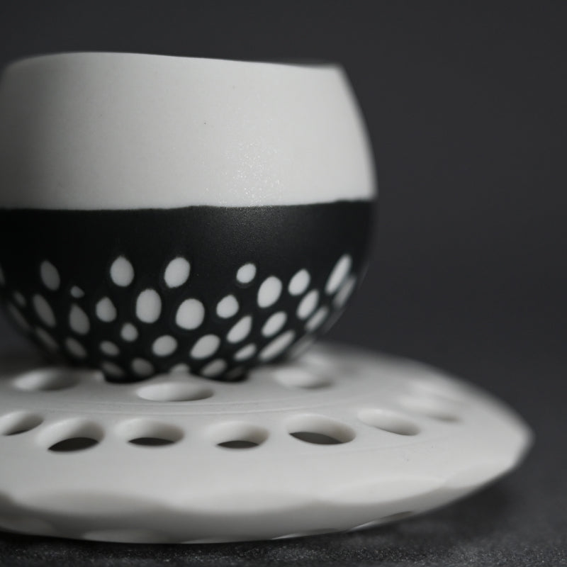 Sake Cup with Skeletal Pillow ー加藤 好康 “透文 盃”