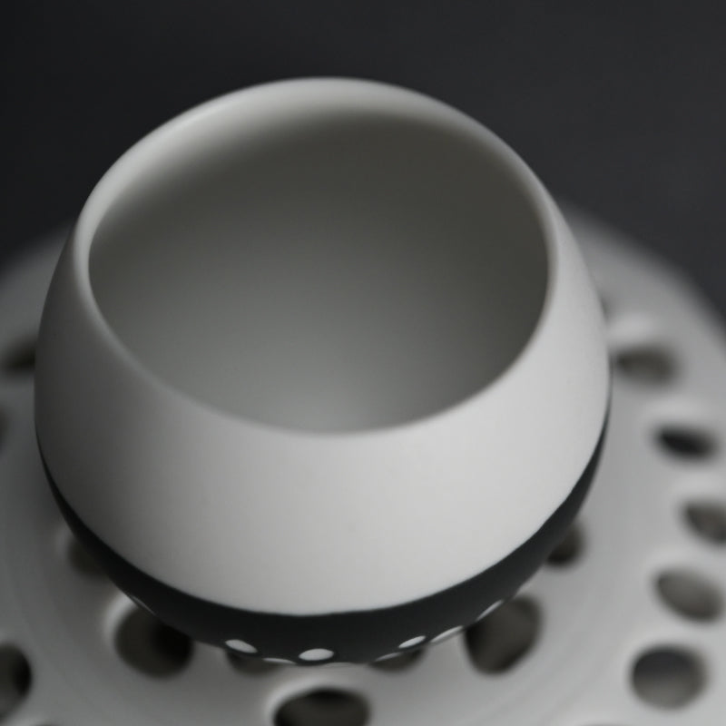 Sake Cup with Skeletal Pillow ー加藤 好康 “透文 盃”