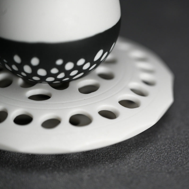 Sake Cup with Skeletal Pillow ー加藤 好康 “透文 盃”