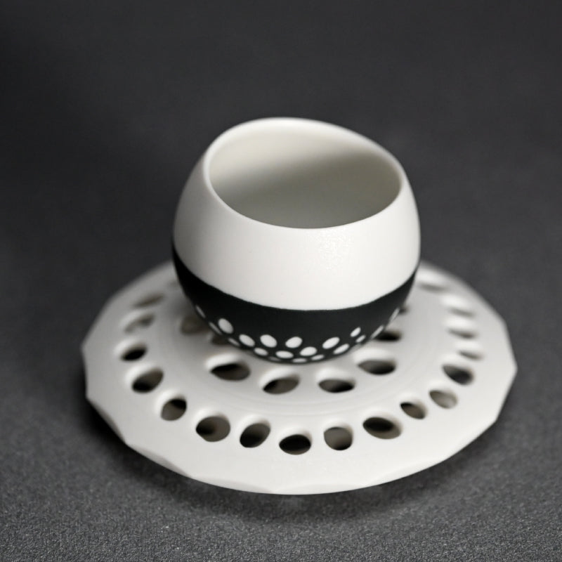 Sake Cup with Skeletal Pillow ー加藤 好康 “透文 盃”