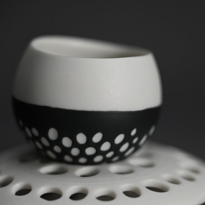 Sake Cup with Skeletal Pillow ー加藤 好康 “透文 盃”