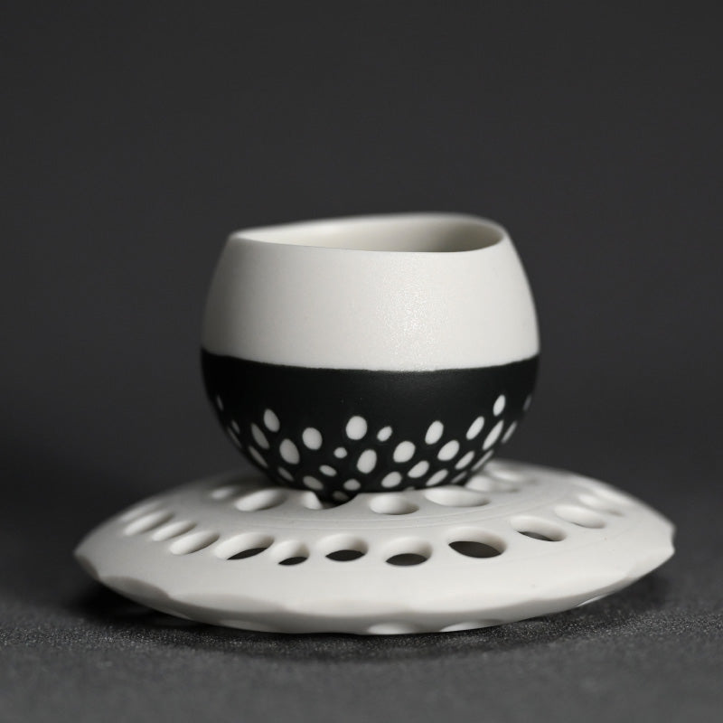 Sake Cup with Skeletal Pillow ー加藤 好康 “透文 盃”