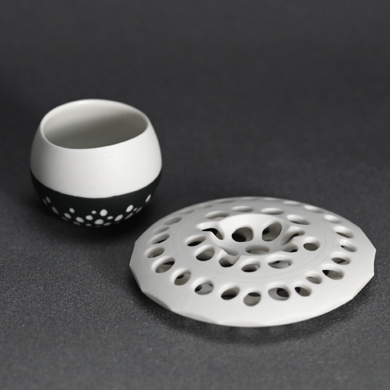 Sake Cup with Skeletal Pillow ー加藤 好康 “透文 盃”