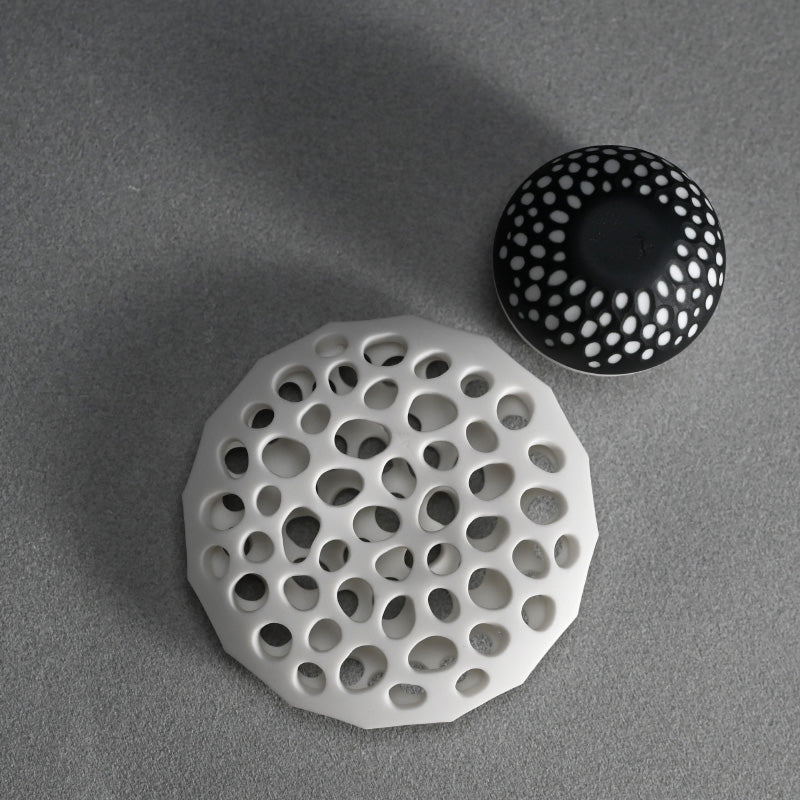 Sake Cup with Skeletal Pillow ー加藤 好康 “透文 盃”
