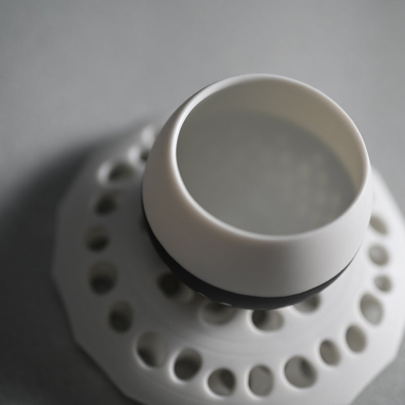 Sake Cup with Skeletal Pillow ー加藤 好康 “透文 盃”