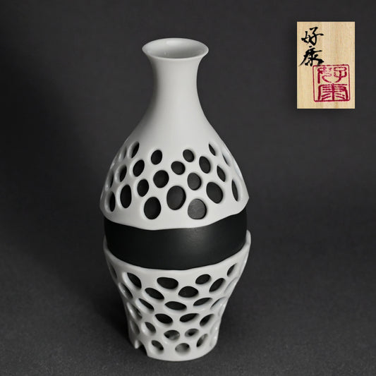 Elegant Tokkuri Sake Flask ー加藤 好康 “透文 徳利”