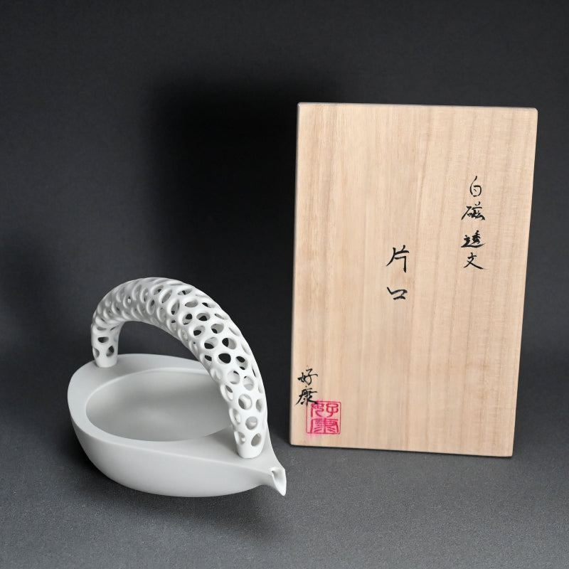 Contemporary Sake Serving Katakuchi Vessel ー加藤 好康 “白磁透文 片口”