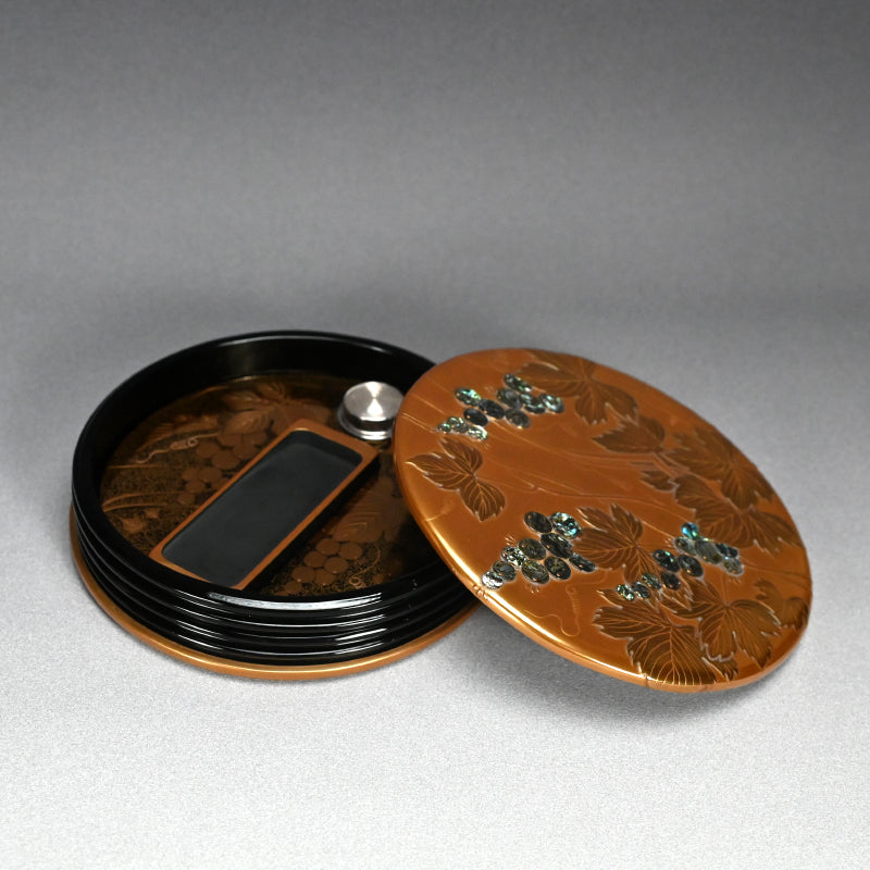 Exceptional Lacquered Suzuri-bako box ー服部 峻昇 “金地果実 硯箱”