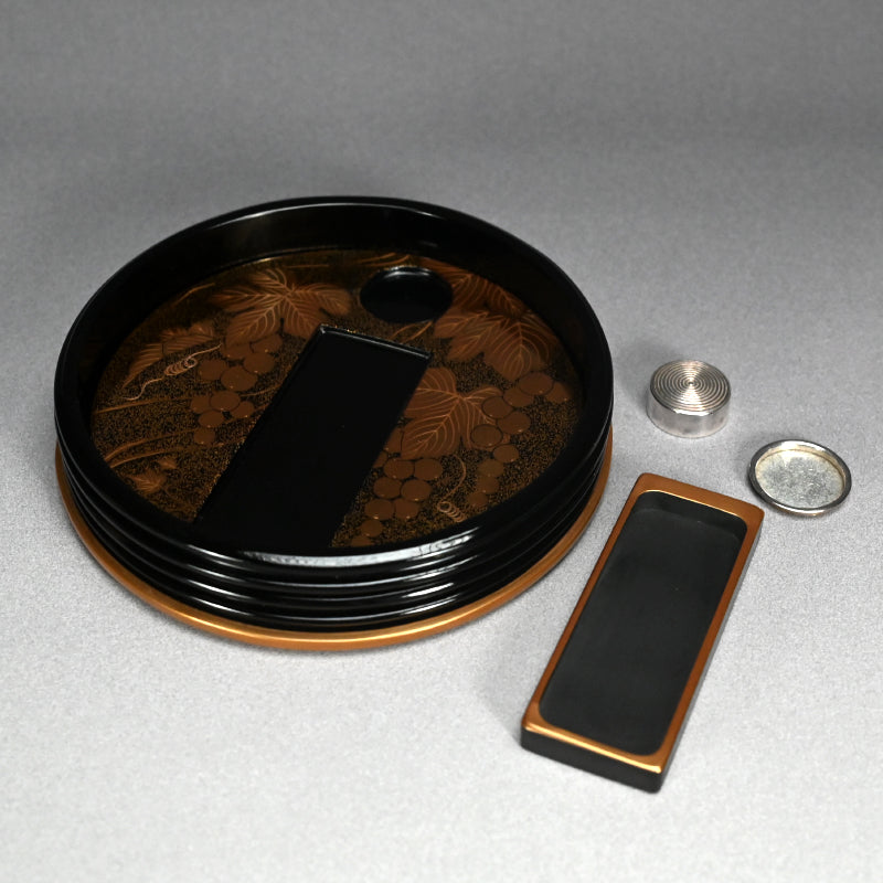 Exceptional Lacquered Suzuri-bako box ー服部 峻昇 “金地果実 硯箱”