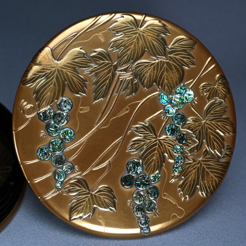 Exceptional Lacquered Suzuri-bako box ー服部 峻昇 “金地果実 硯箱”