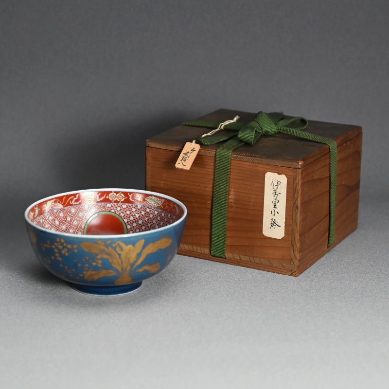 Spectacular Antique Japanese Imari Porcelain Bowl